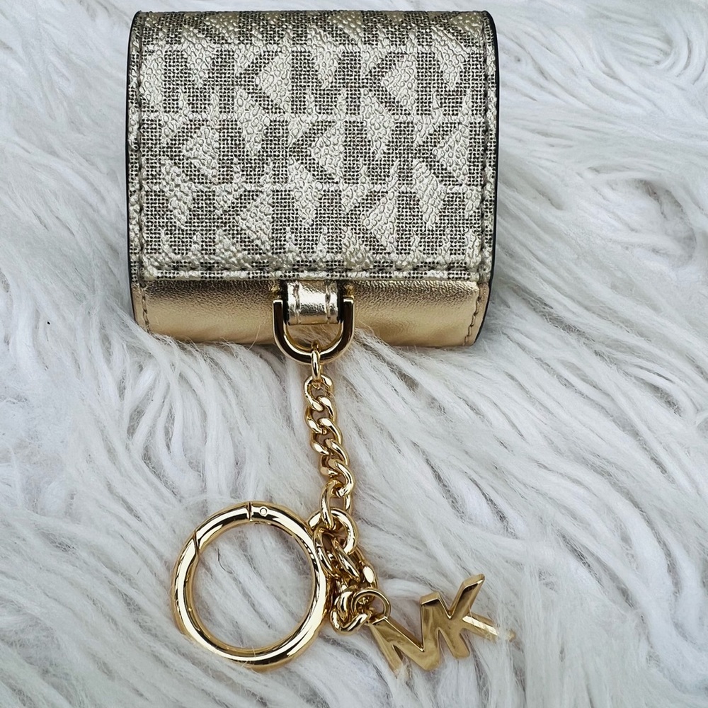 Michael kors AirPods case signature pale gold - Picture 6 of 8